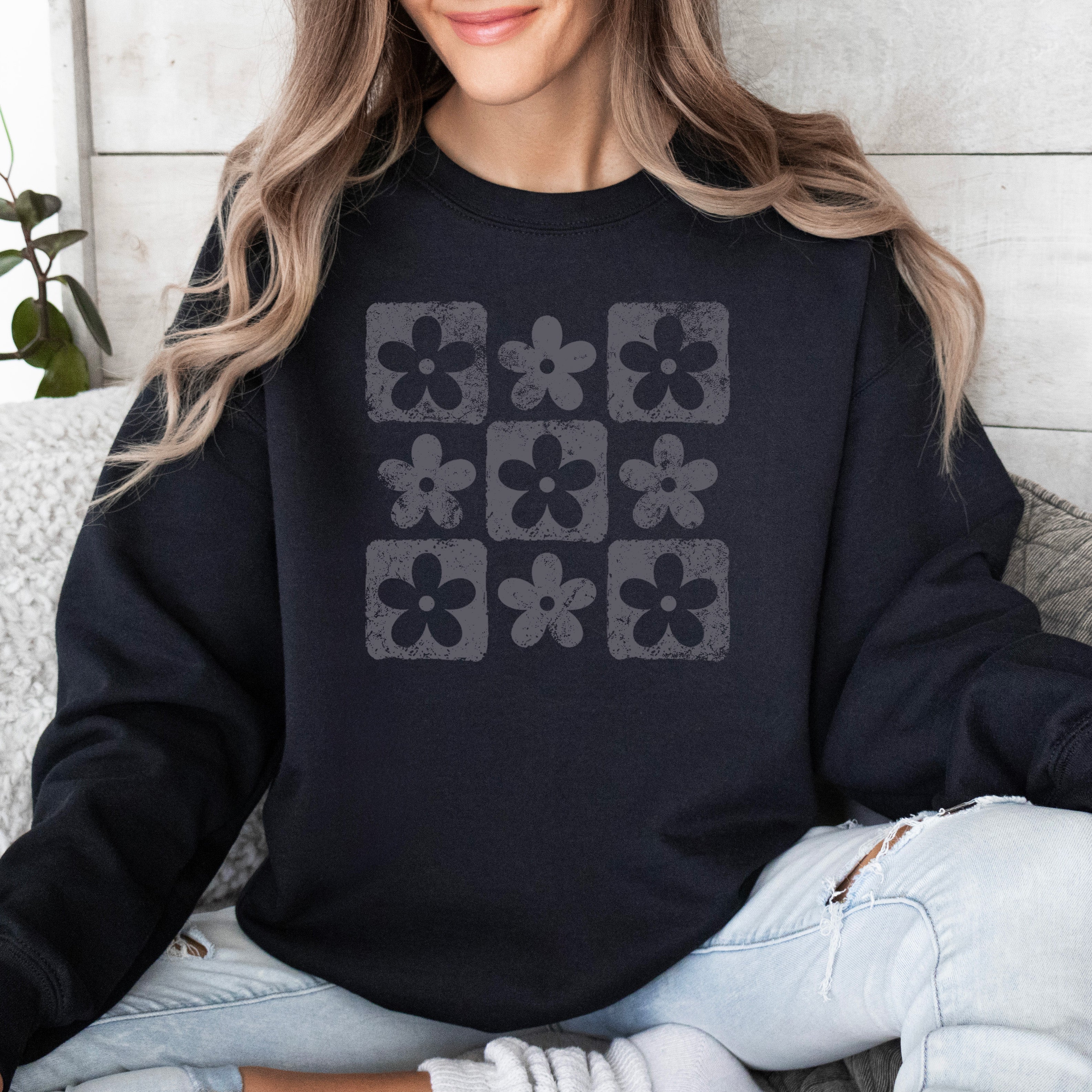 Retro Checkered Flowers Sweatshirt